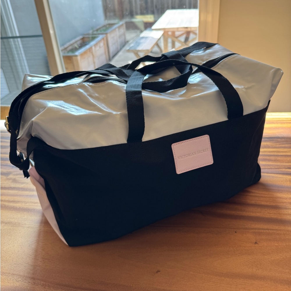 Victoria’s Secret - weekender duffel bag, collapsible
